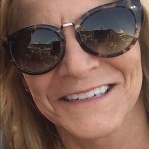 Meet your Posher, Debbie